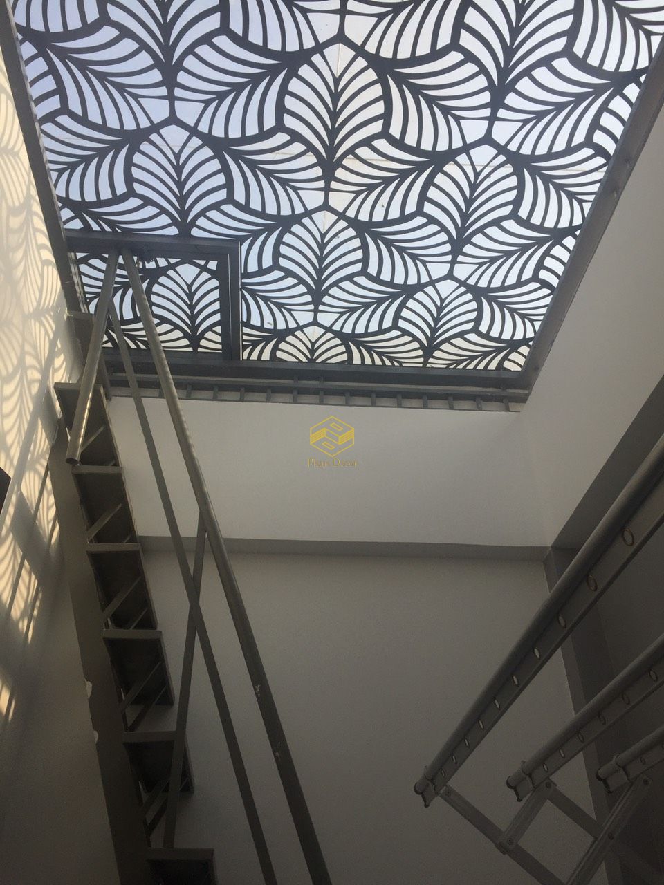 Phan Decor - công ty chuyên nhận thi công và lắp đặt đồ nội thất chuyên nghiệp 17 Hoàn thiện gia công và lắp đặt giếng trời hoa văn CNC