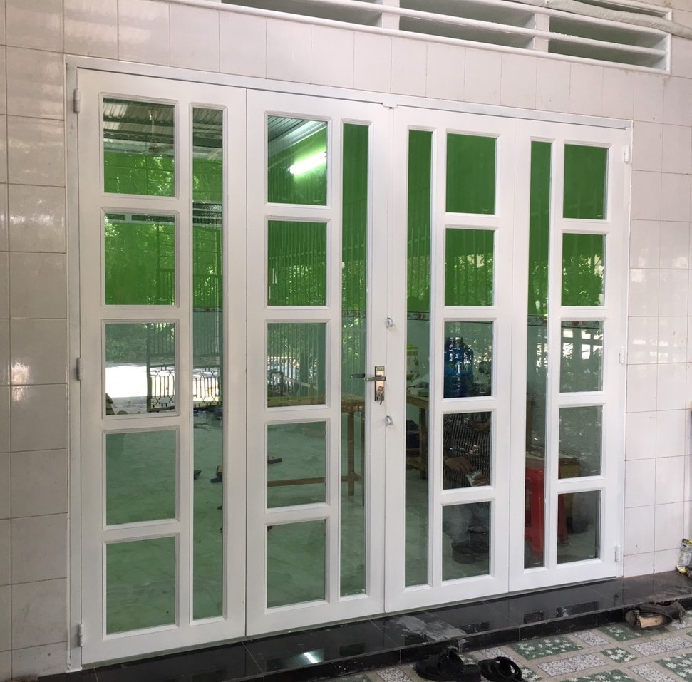 Mẫu cửa nhôm Xingfa chia đố màu trắng